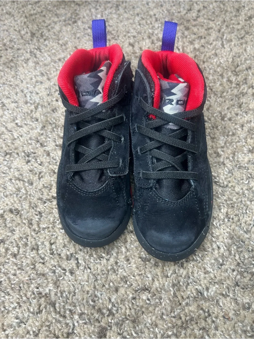 four pairs of shoes that need to be repair look at pictures